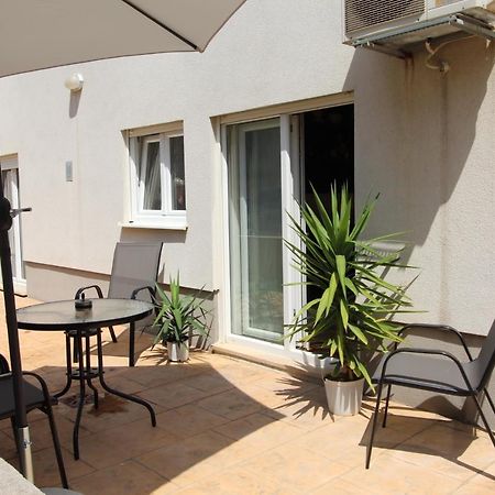Macadamia Apartment With Garage Parking Split Luaran gambar