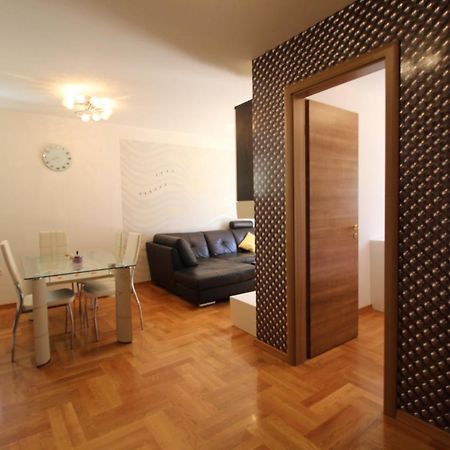 Macadamia Apartment With Garage Parking Split Luaran gambar