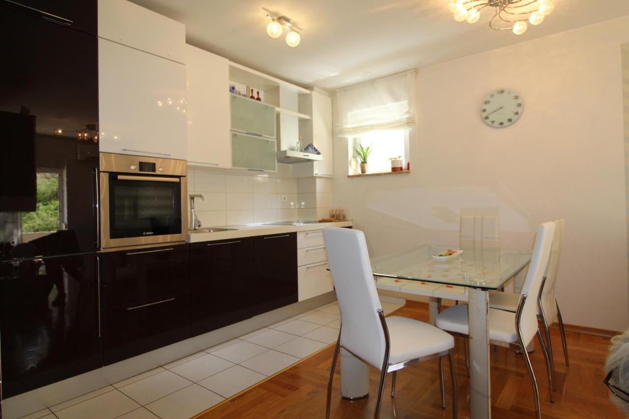 Macadamia Apartment With Garage Parking Split Luaran gambar